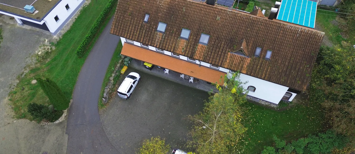 Ansicht Gebäude vorne von oben