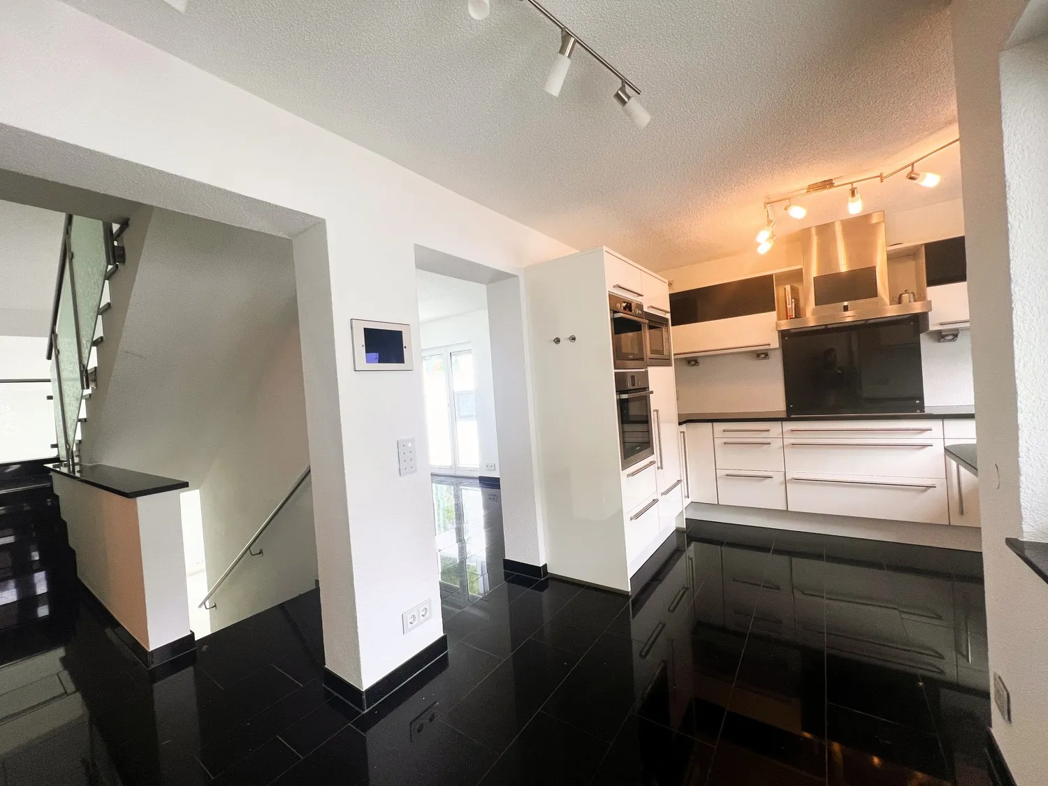 Küche zum Essbereich