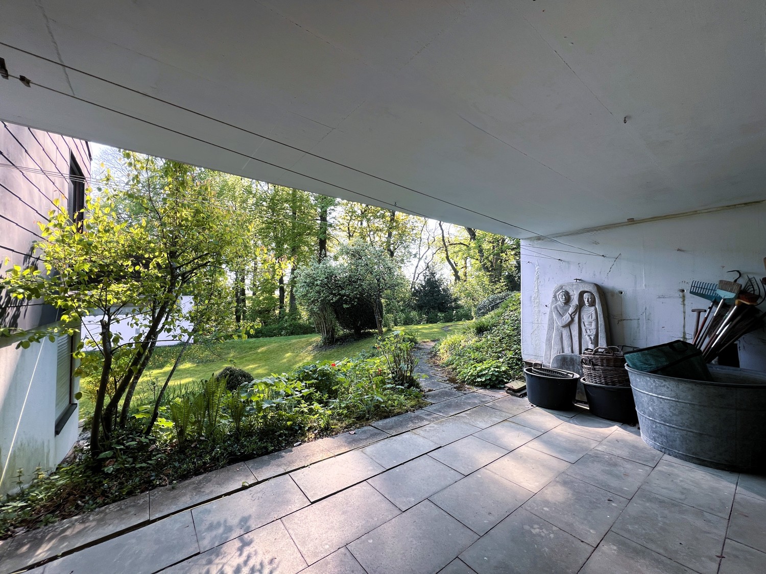 Terrasse im Hangeschoss