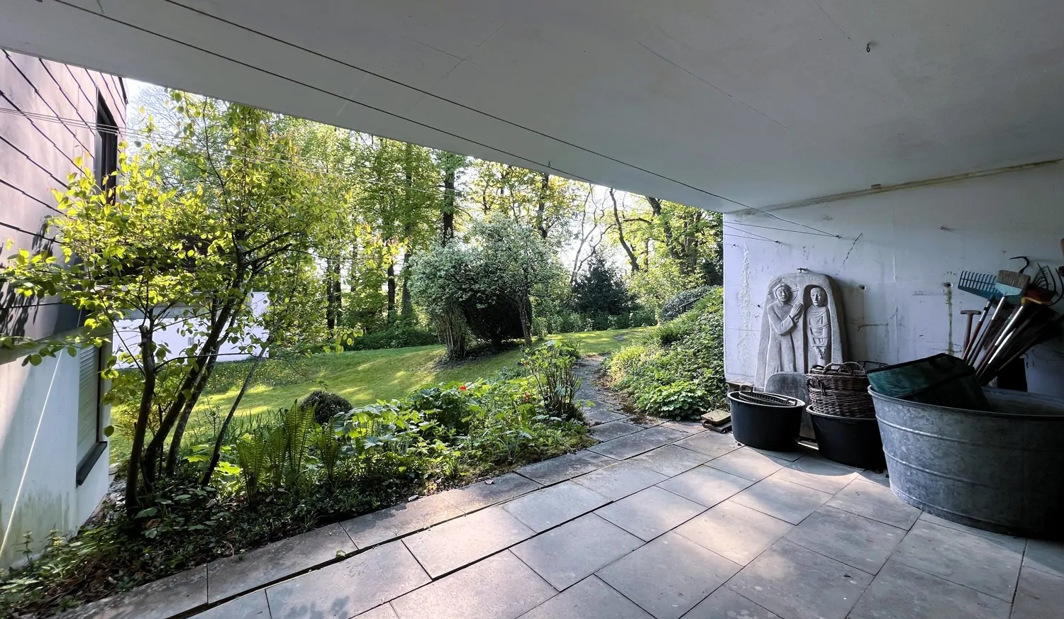 Terrasse im Hanggeschoss