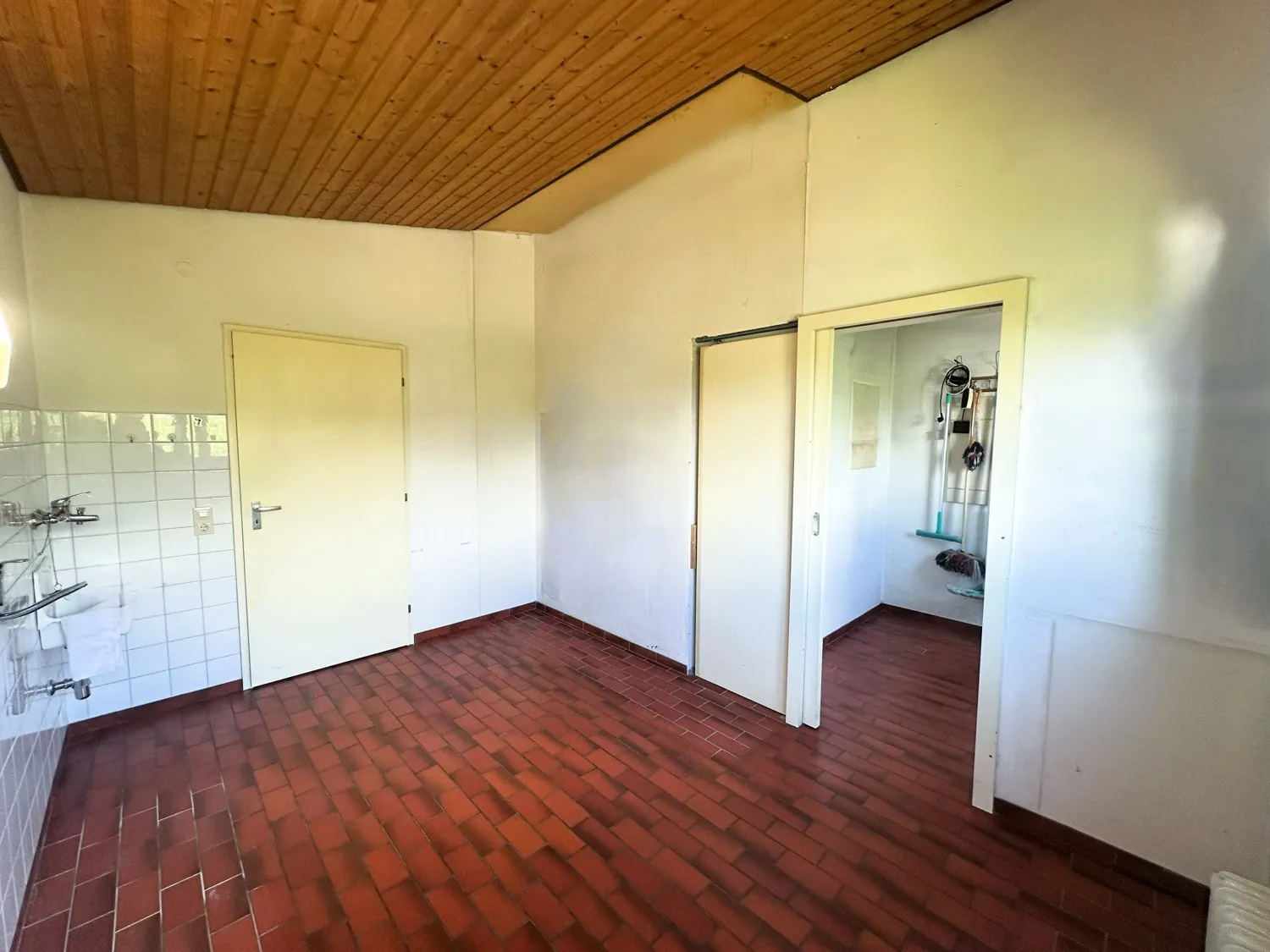 Küche mit Speisekammer