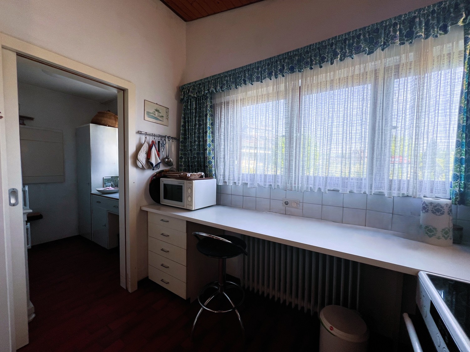 Küche mit Speisekammer