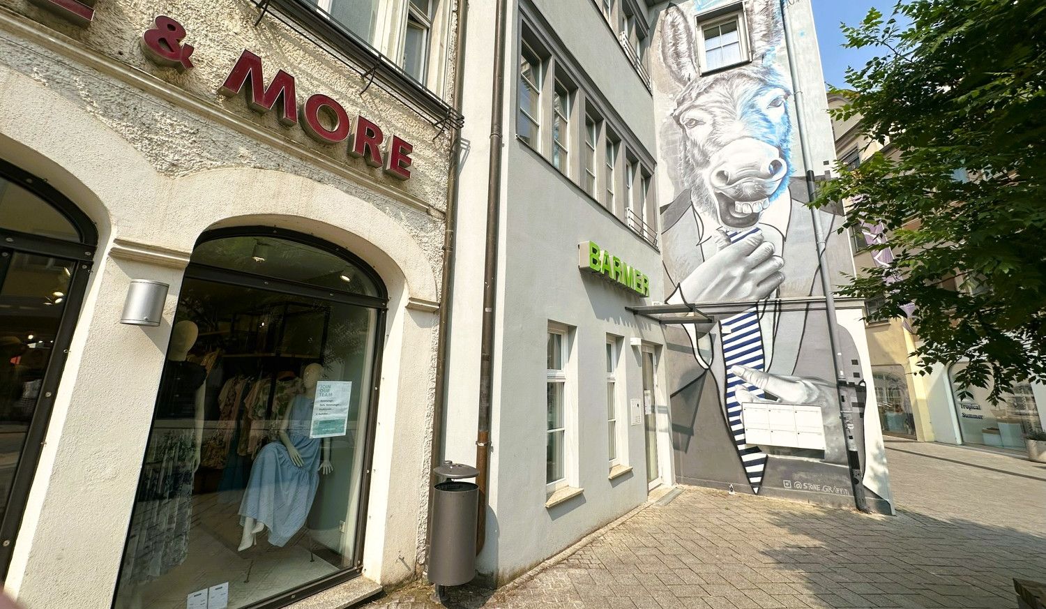 Gebäudeansicht Eingang
