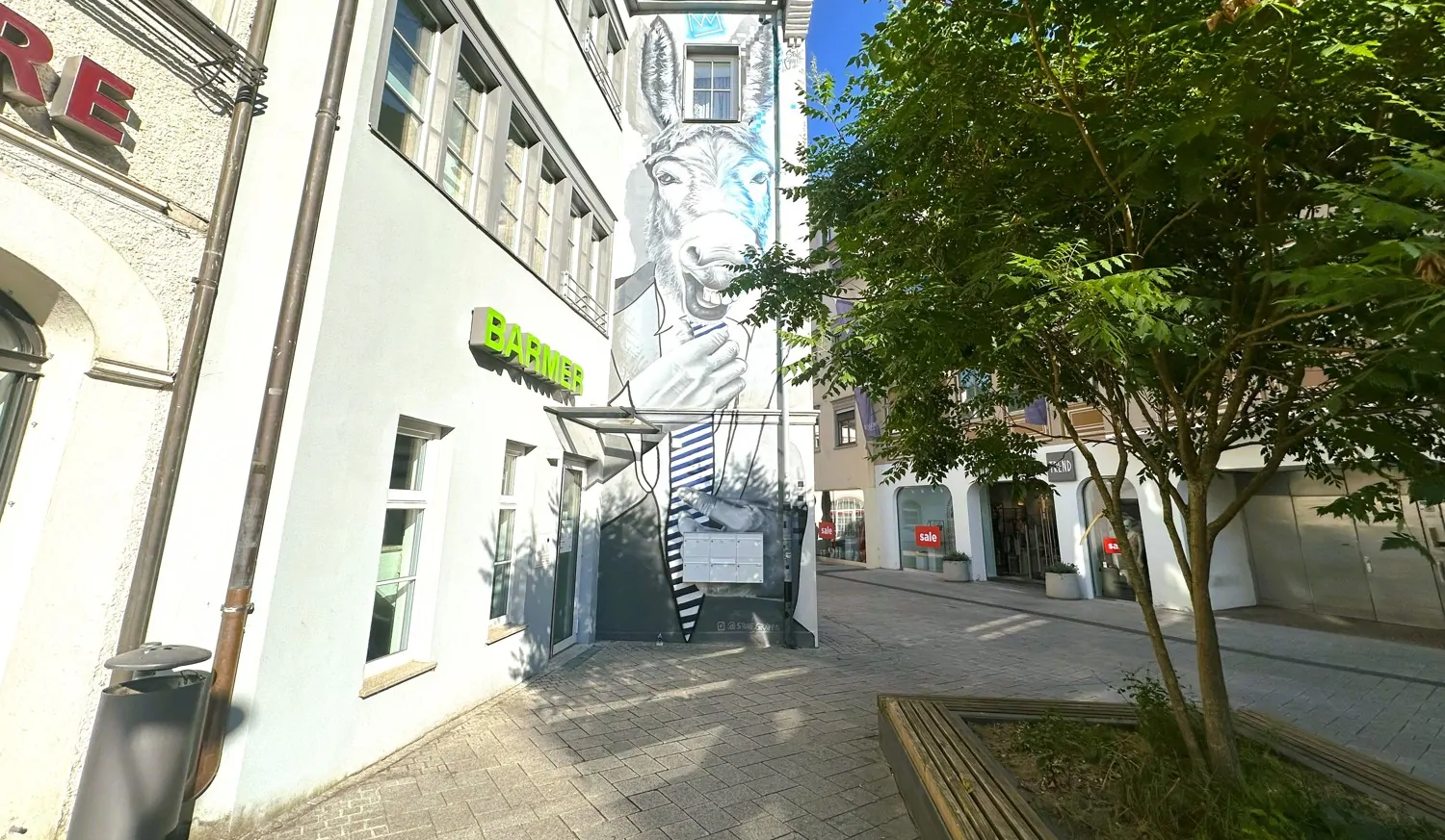 Gebäudeansicht Zugang