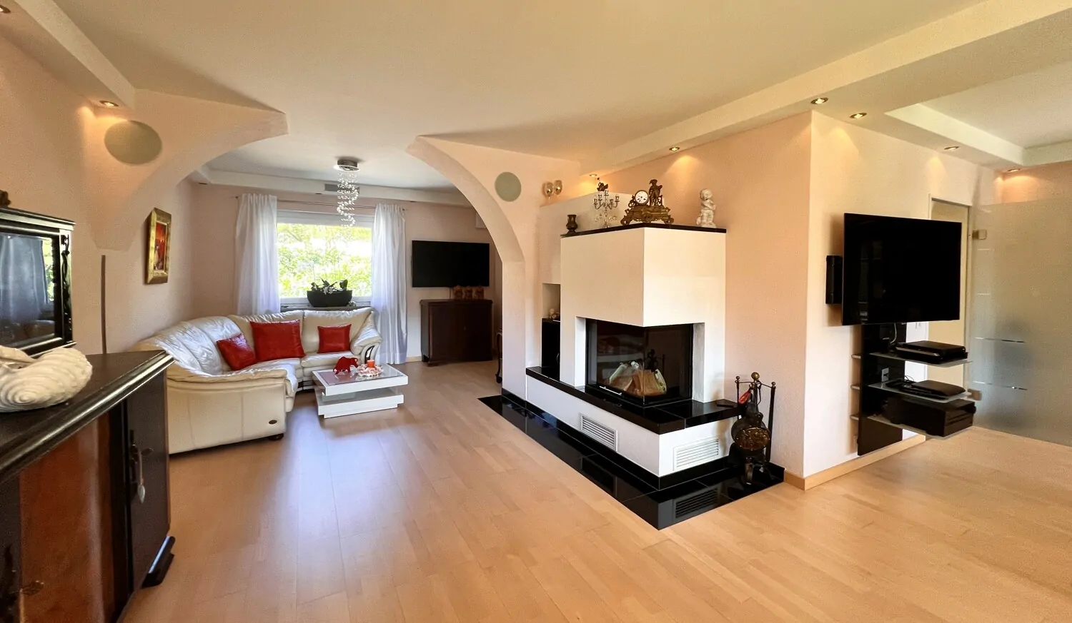 Wohnbereich mit Kamin