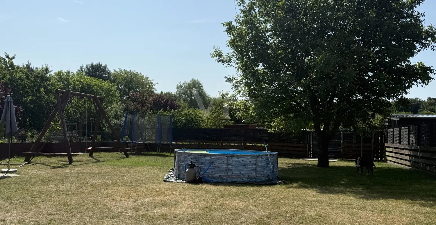 Garten mit Pool