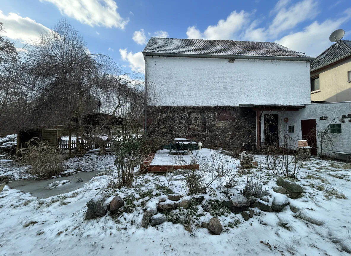 Rückseite mit Terasse