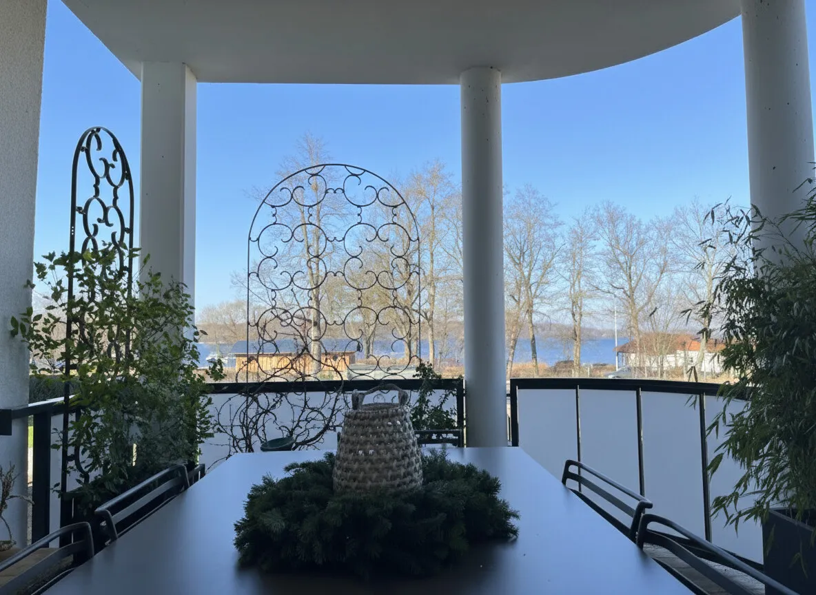 Balkon mit Seeblick