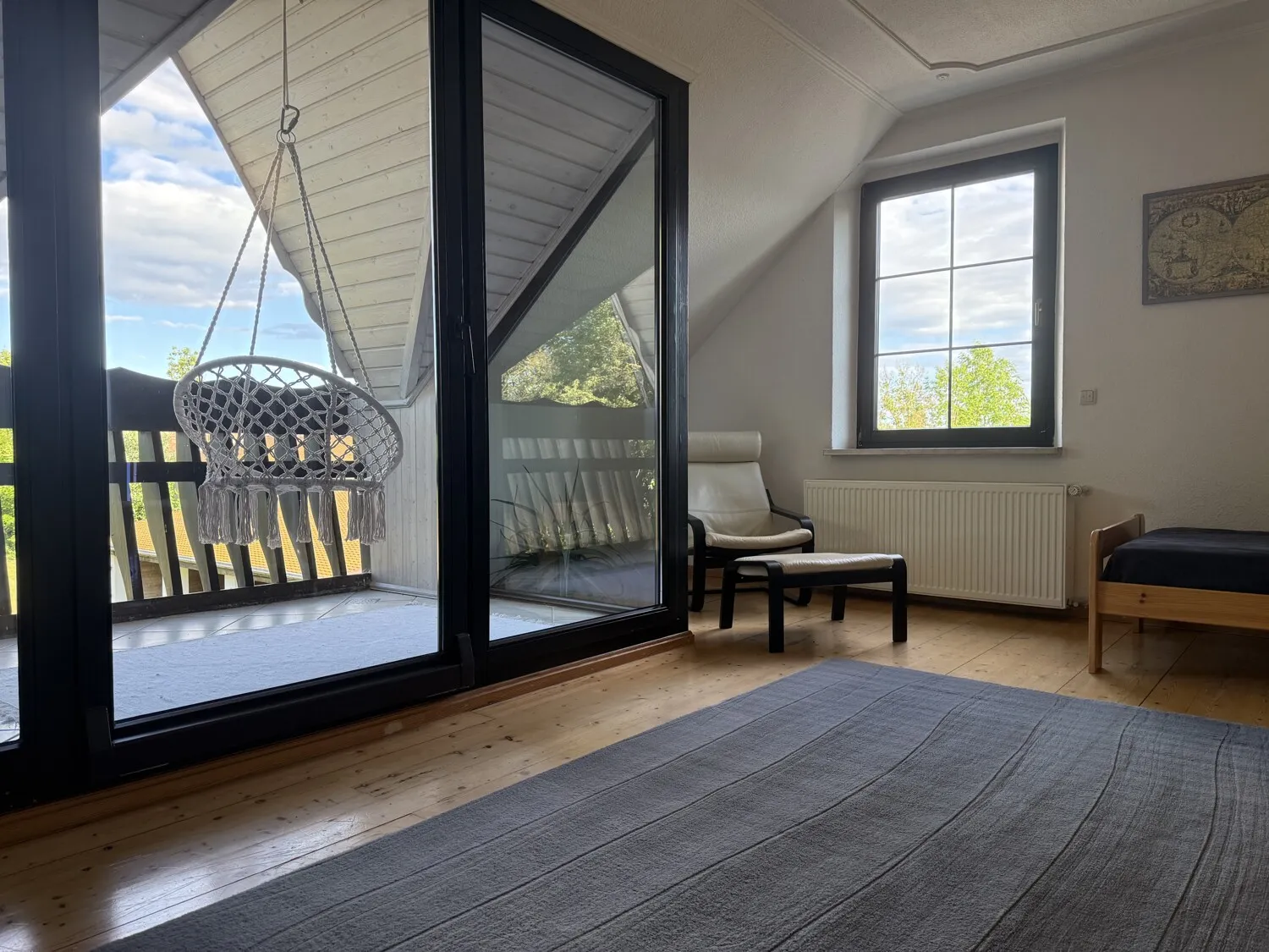 Schlafzimmer mit Loggia