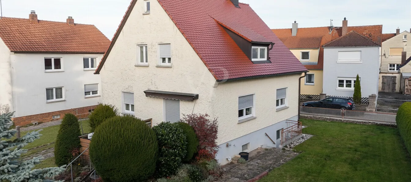 Großzügiges Familienhaus mit Gartenfreiheit und Raum für Visionen