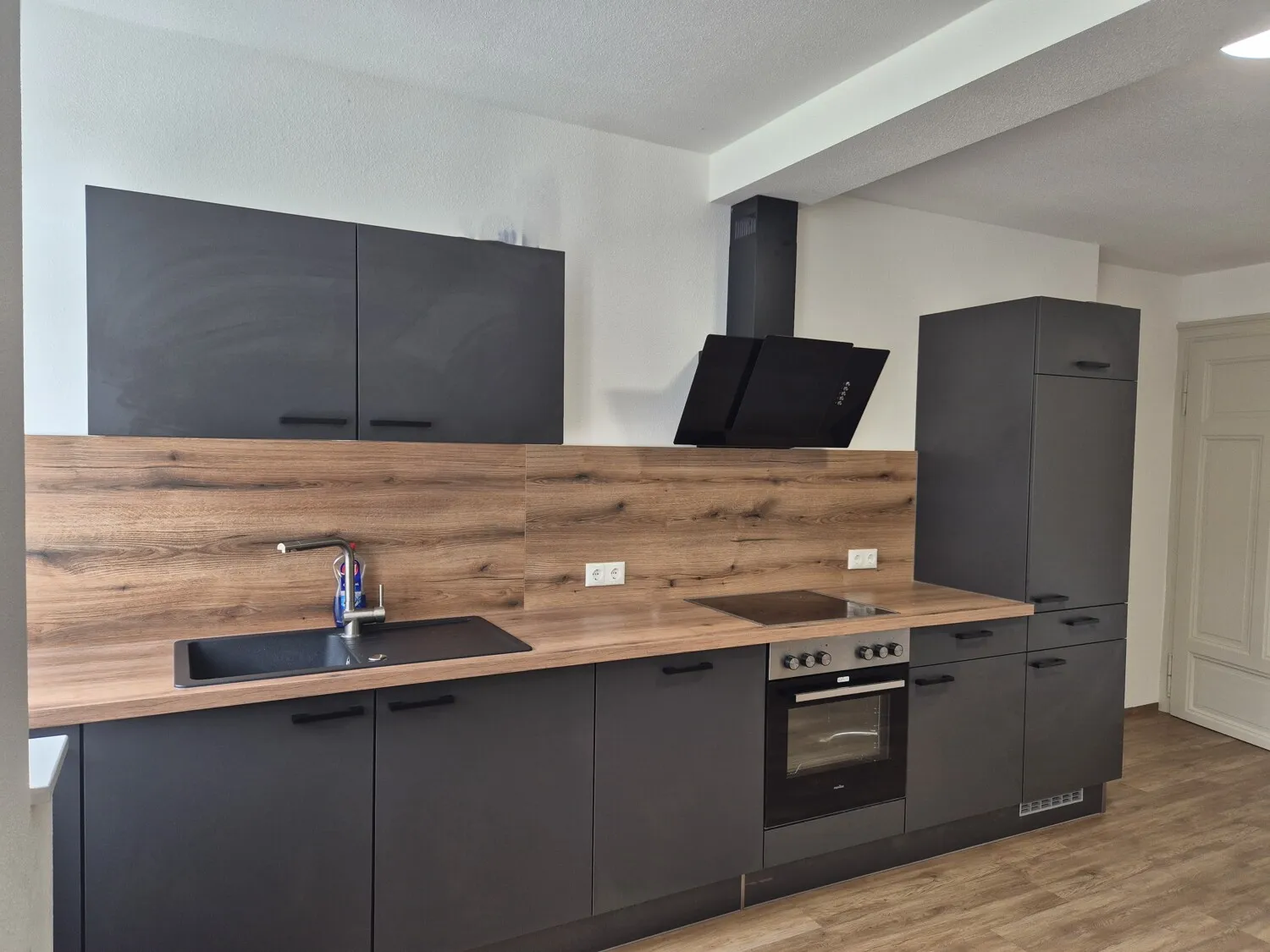 Moderne Wohnung mit Einbauküche und Aufzug frisch saniert im Herzen Gunzenhausens