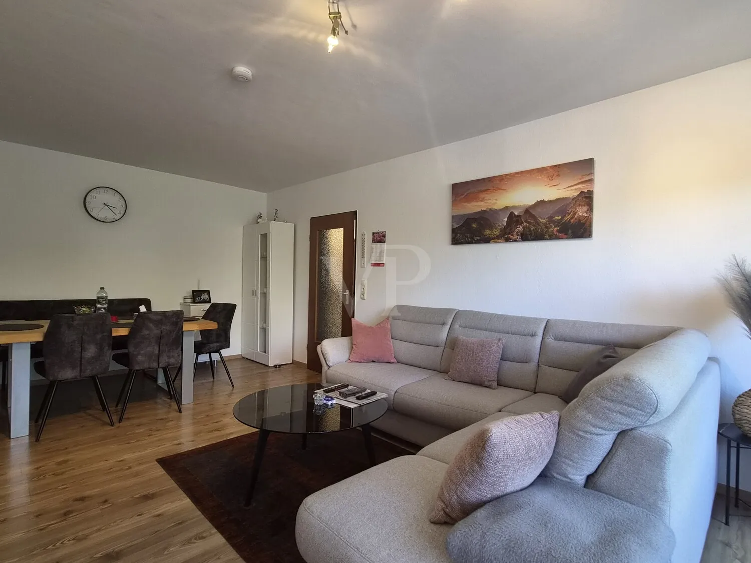 Wohnzimmer mit Essbereich
