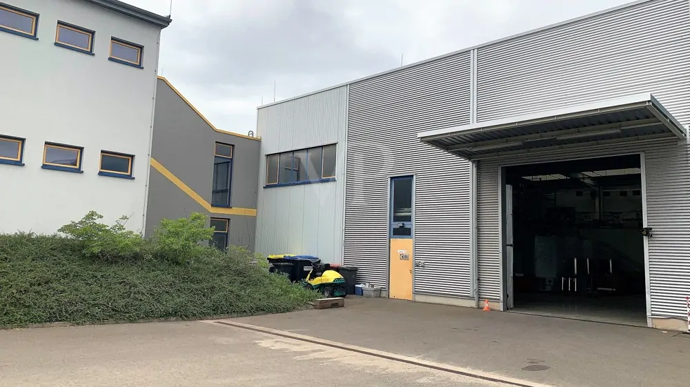 Verbindung Büro Hallenbereich