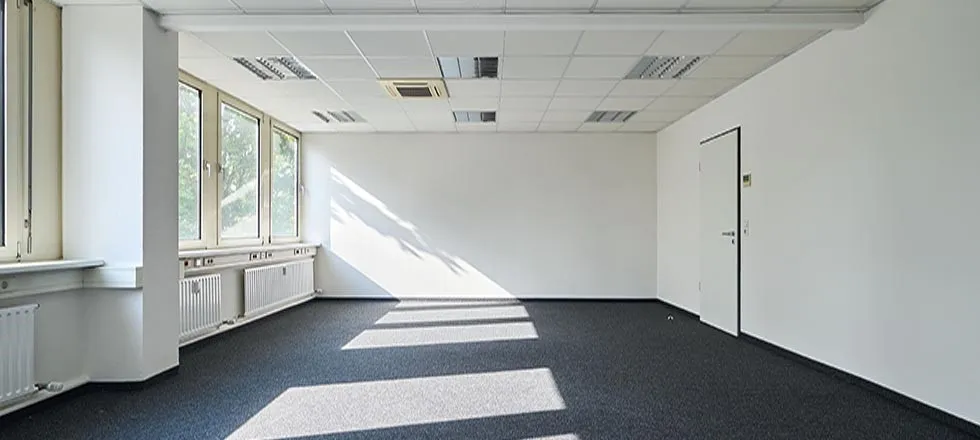Büro-unmoebeliert