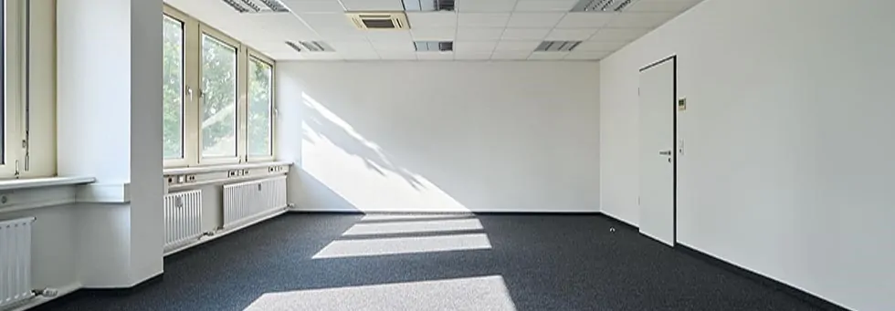 Büro-unmoebeliert