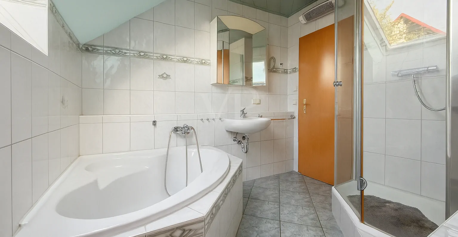 Badezimmer - Eckbadewanne