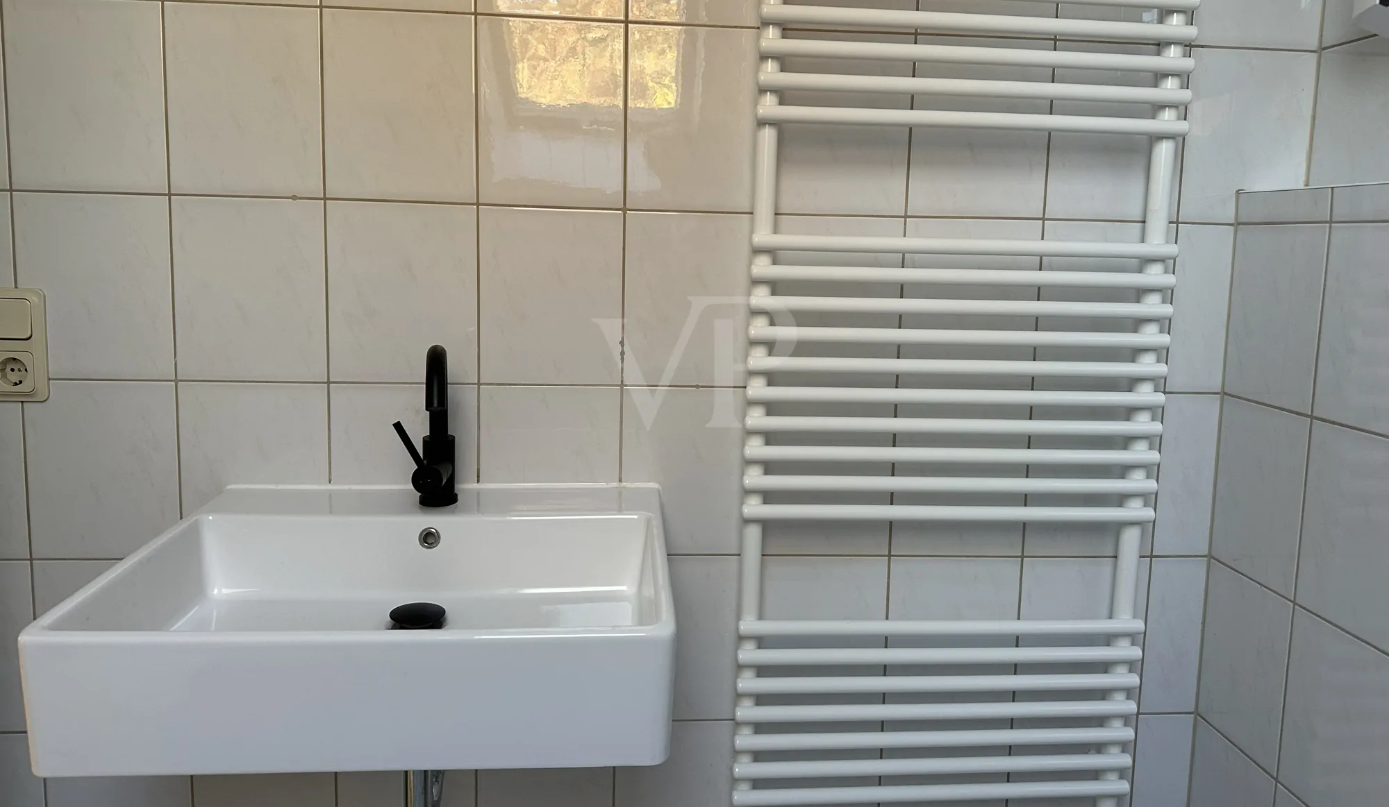 Bad mit neuem Waschbecken