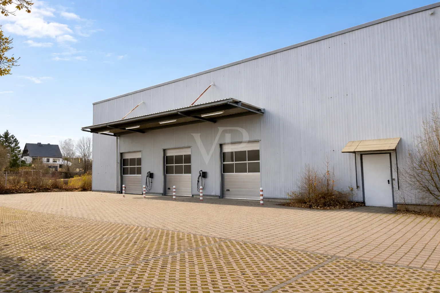 Attraktive Gewerbeimmobilie für Investoren – vermietbare Halle mit steigenden Bodenwerten