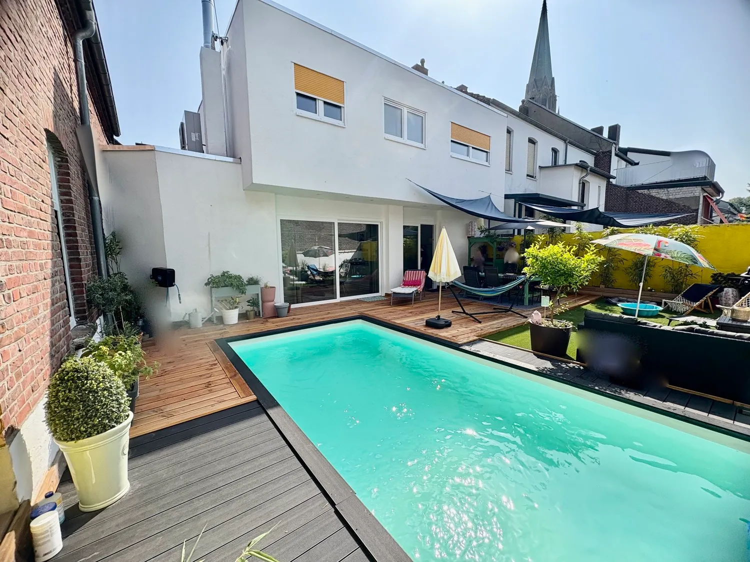 Brand new detached house with warehouse & 5 residential units in one - more than just a home!