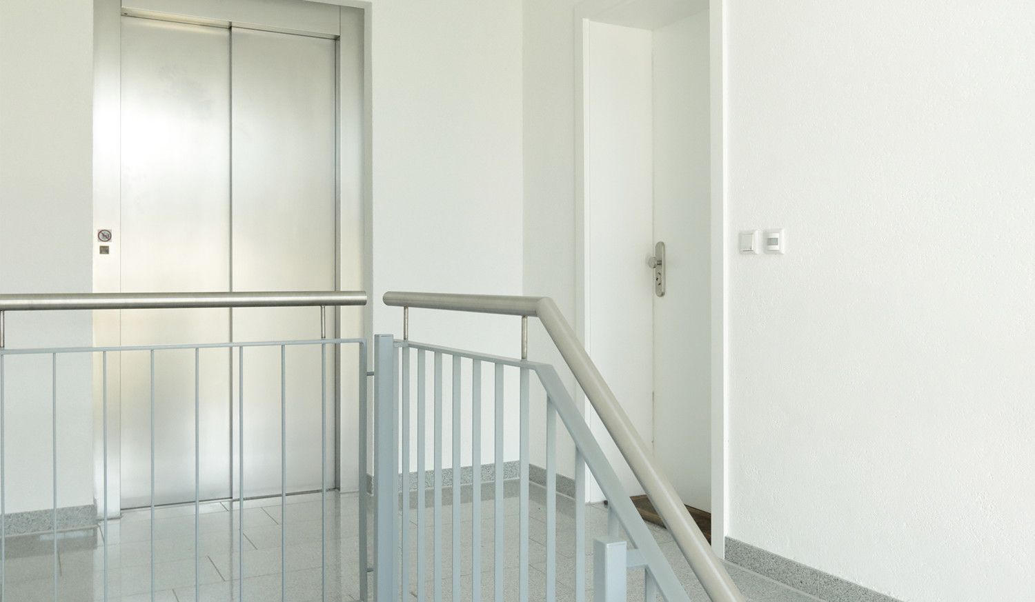 Hausflur mit Aufzug