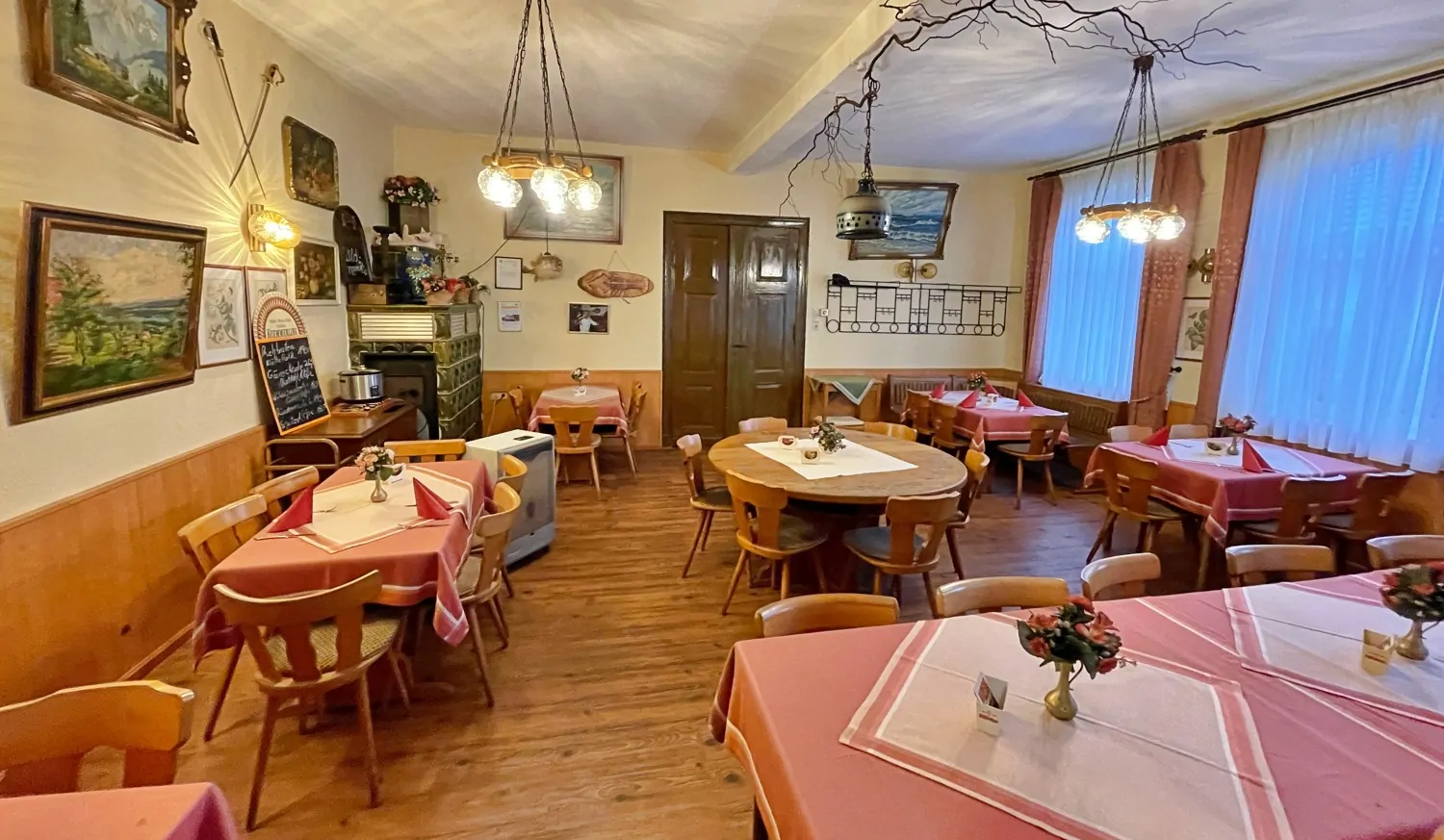 Historischer Dreiseitenhof: Einzigartiger Gasthof in Golmsdorf