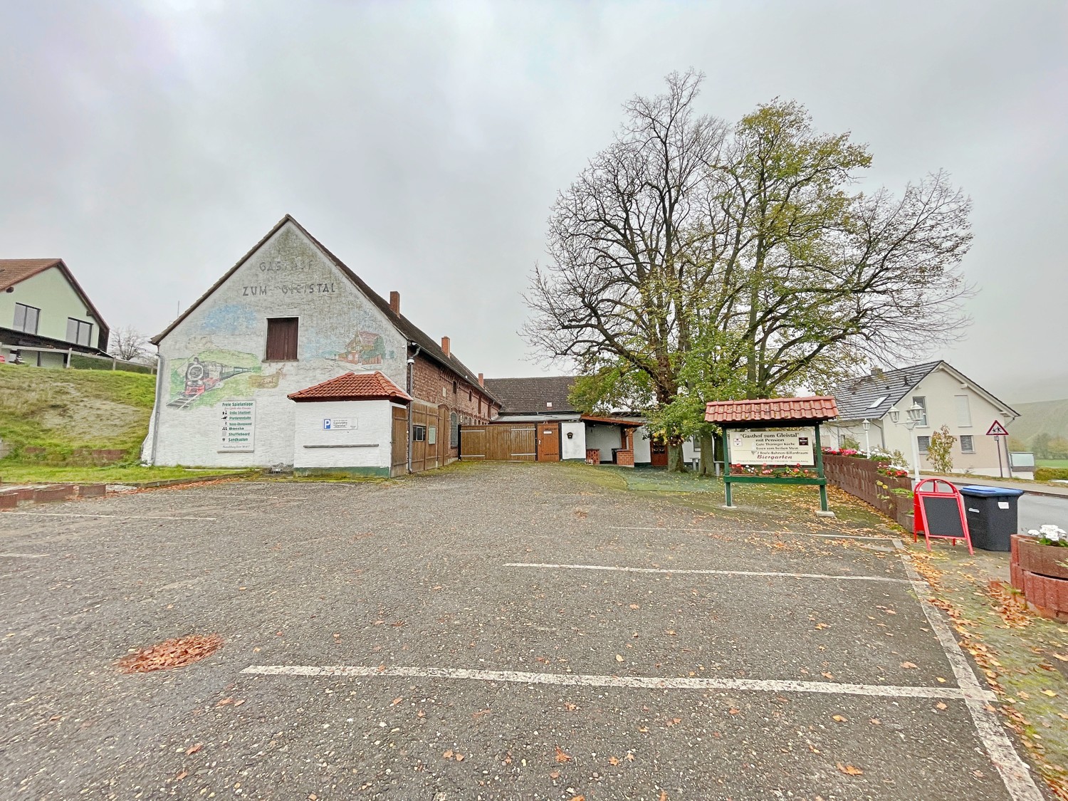 Historischer Dreiseitenhof: Einzigartiger Gasthof in Golmsdorf