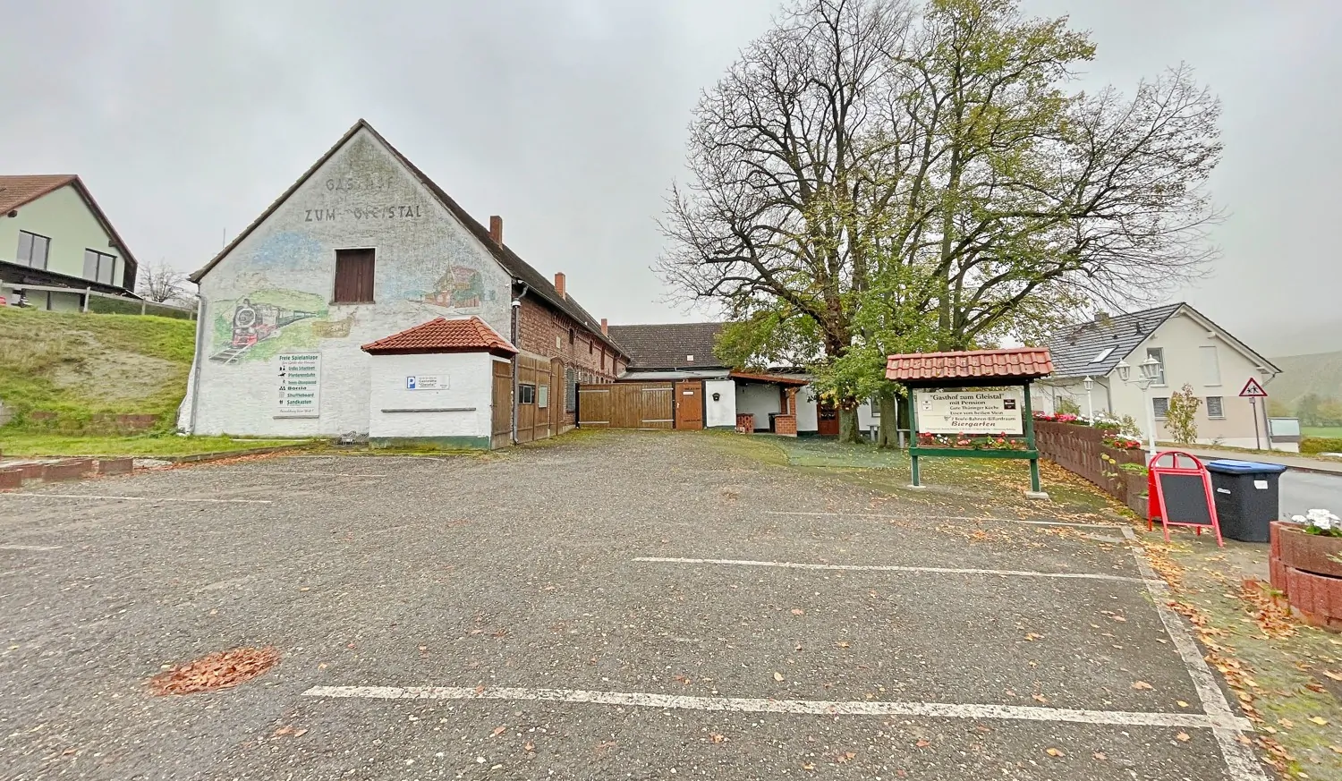 Historischer Dreiseitenhof: Einzigartiger Gasthof in Golmsdorf