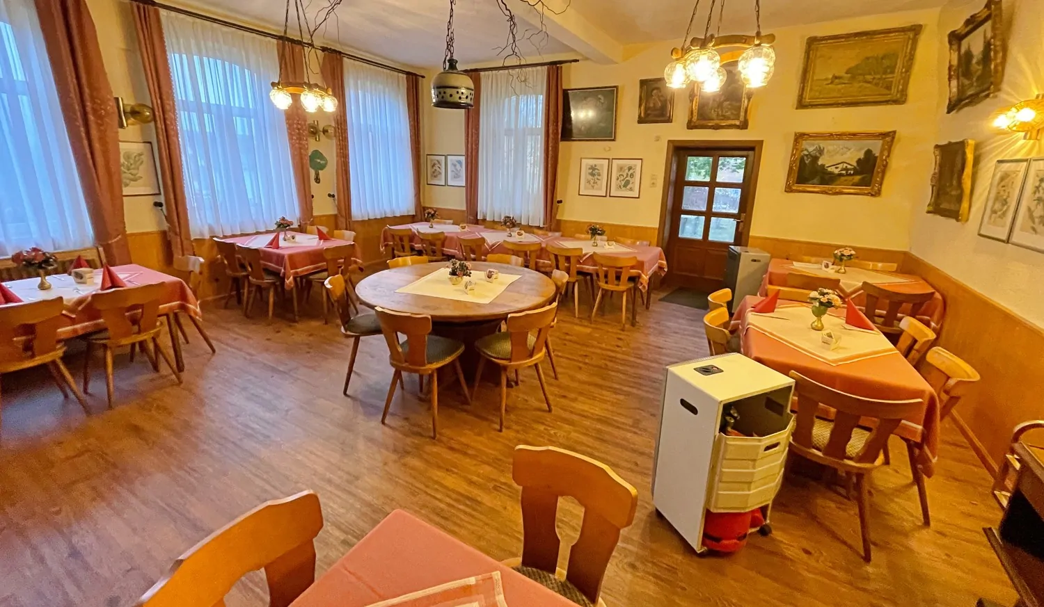 Historischer Dreiseitenhof: Einzigartiger Gasthof in Golmsdorf