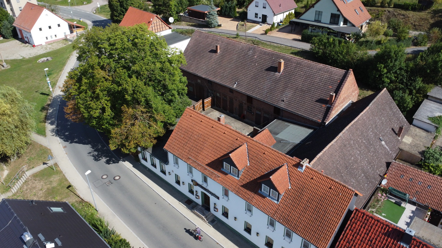 Historischer Dreiseitenhof: Einzigartiger Gasthof in Golmsdorf