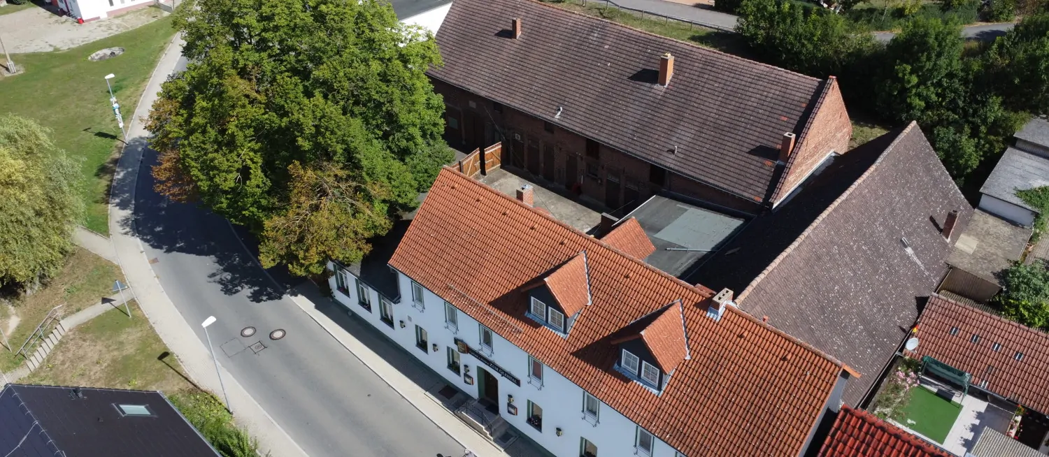 Historischer Dreiseitenhof: Einzigartiger Gasthof in Golmsdorf