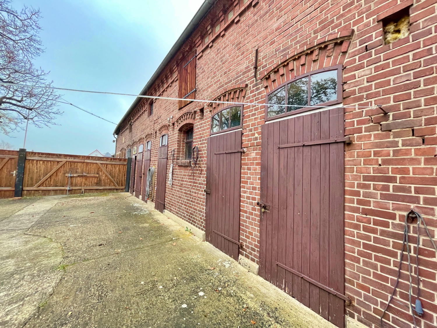 Historischer Dreiseitenhof: Einzigartiger Gasthof in Golmsdorf