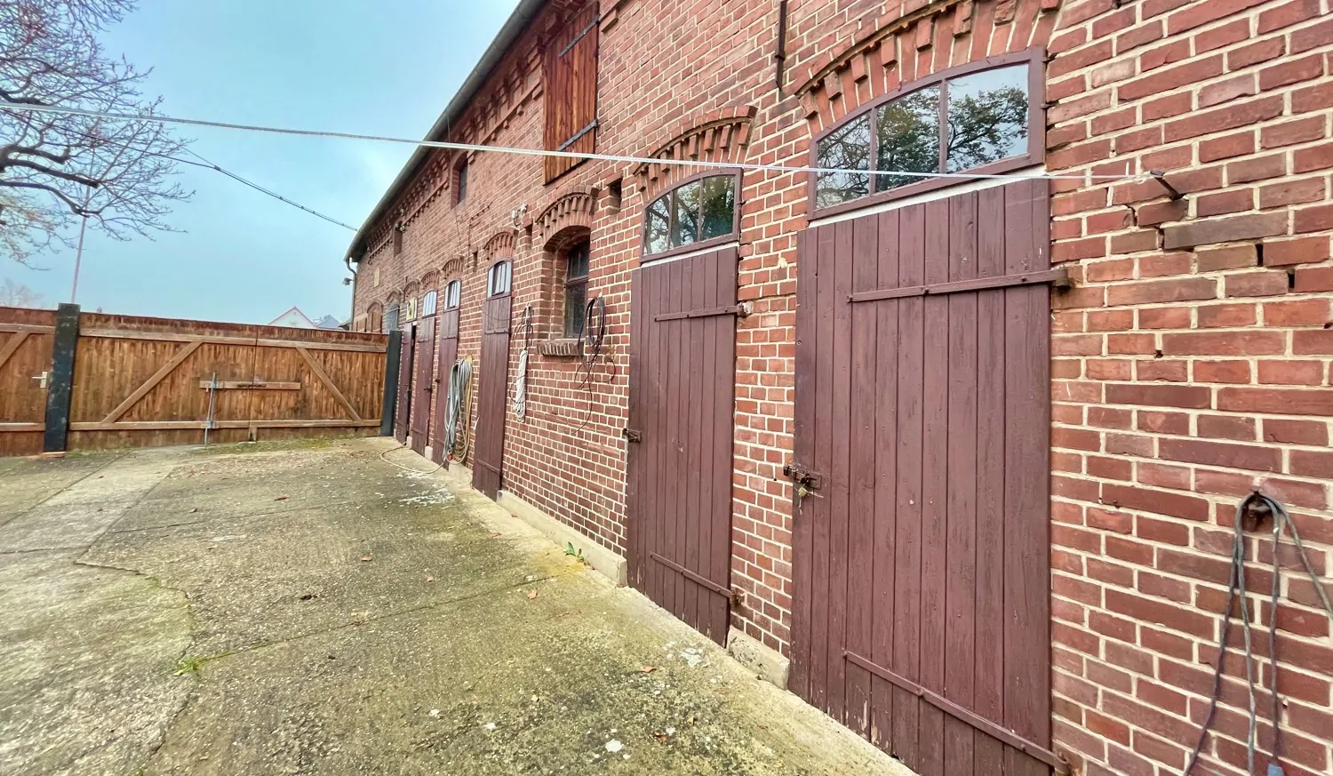 Historischer Dreiseitenhof: Einzigartiger Gasthof in Golmsdorf