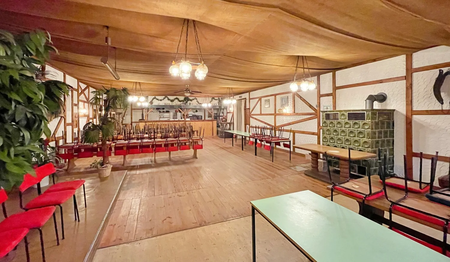 Historischer Dreiseitenhof: Einzigartiger Gasthof in Golmsdorf