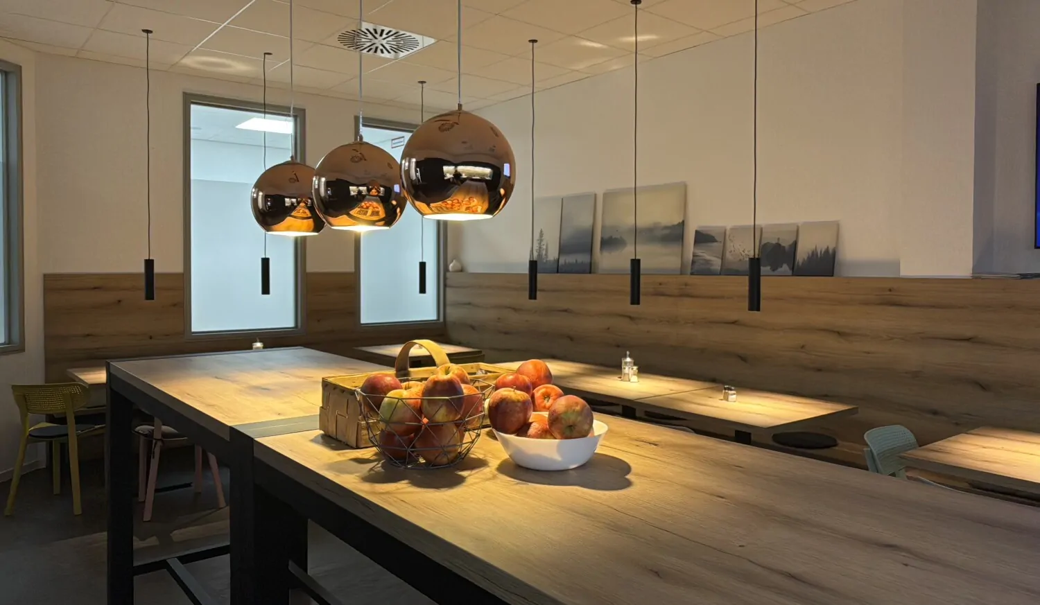 Beispieletage 2. OG: Fertiggestellte Cafetaria