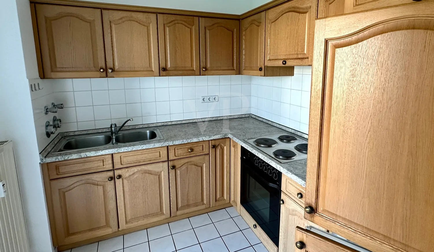 Küche mit Balkonzugang