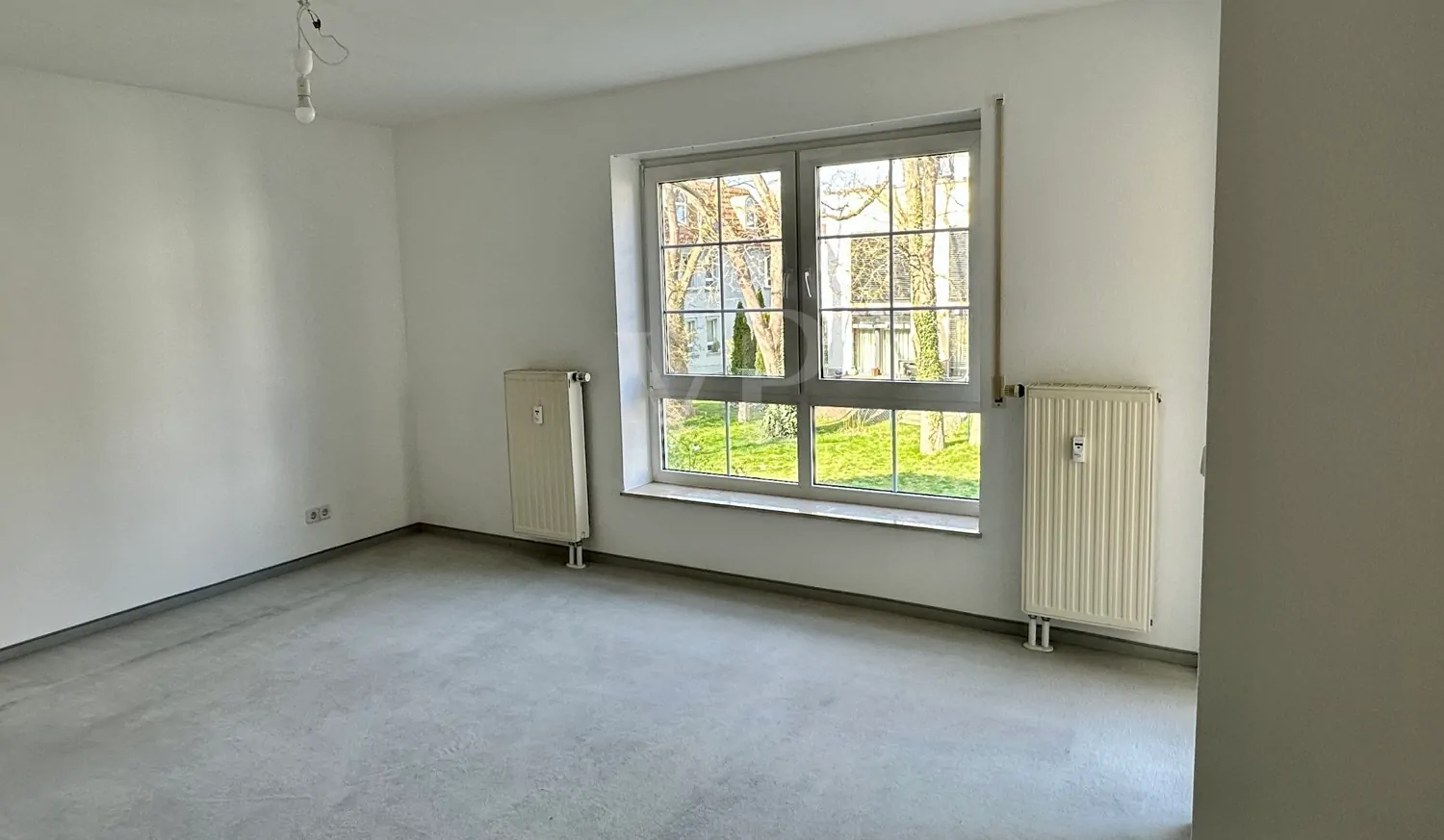 Wohnzimmer mit Balkonzugang