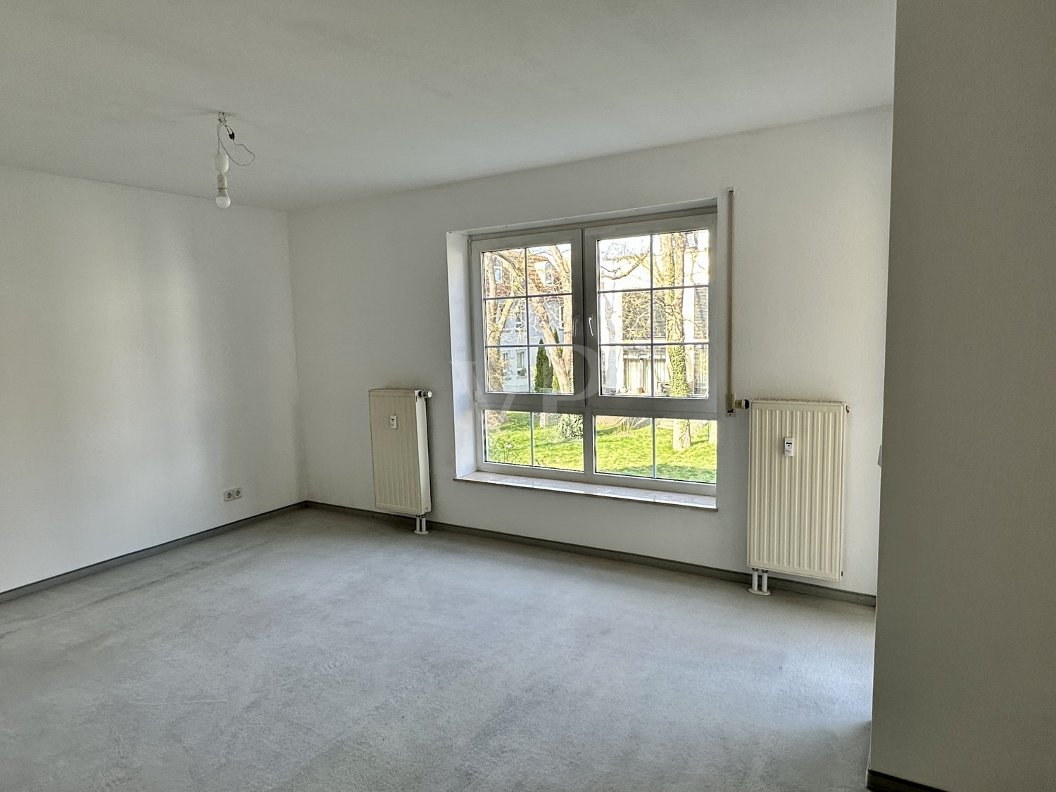 Wohnzimmer mit Balkonzugang