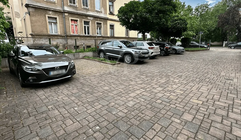 Stellplätze auf dem Grundstück