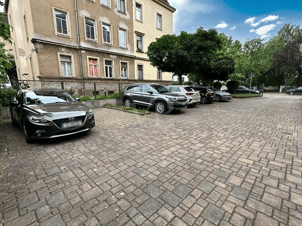 Stellplätze auf dem Grundstück