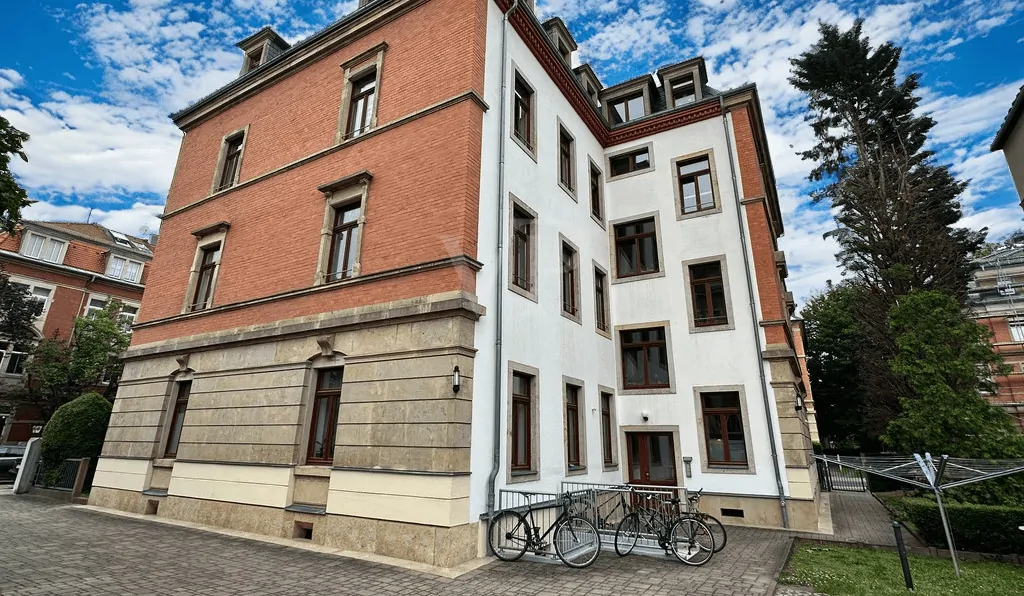 Rückansicht Wohn- und Geschäftshaus