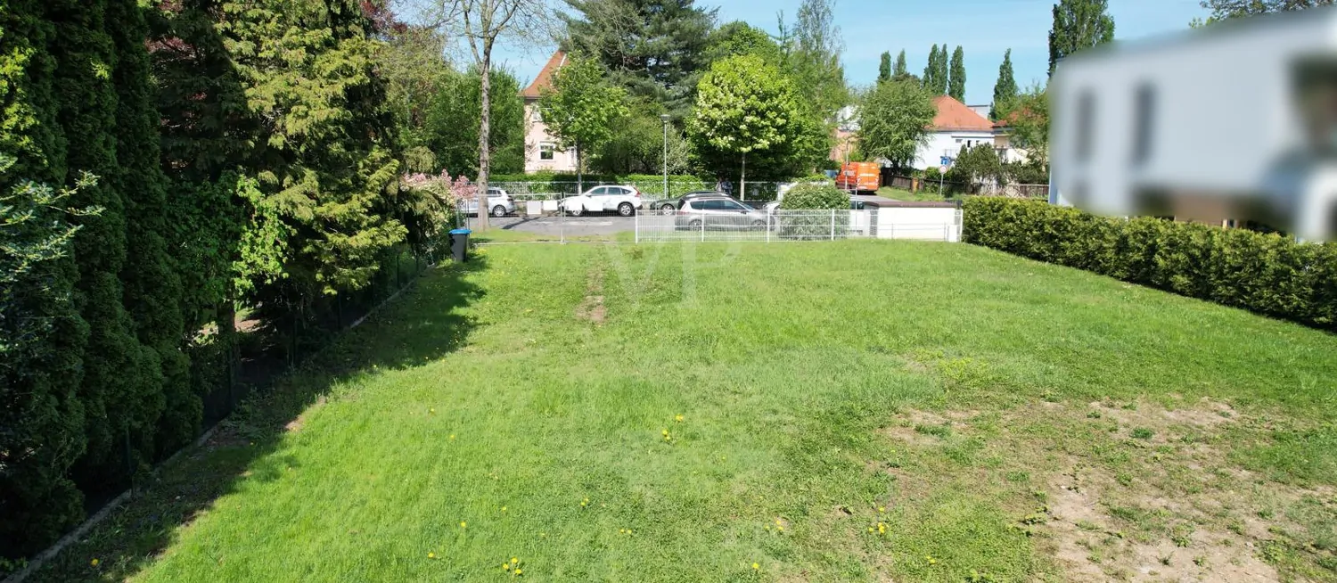 Blick aus dem Grundstück