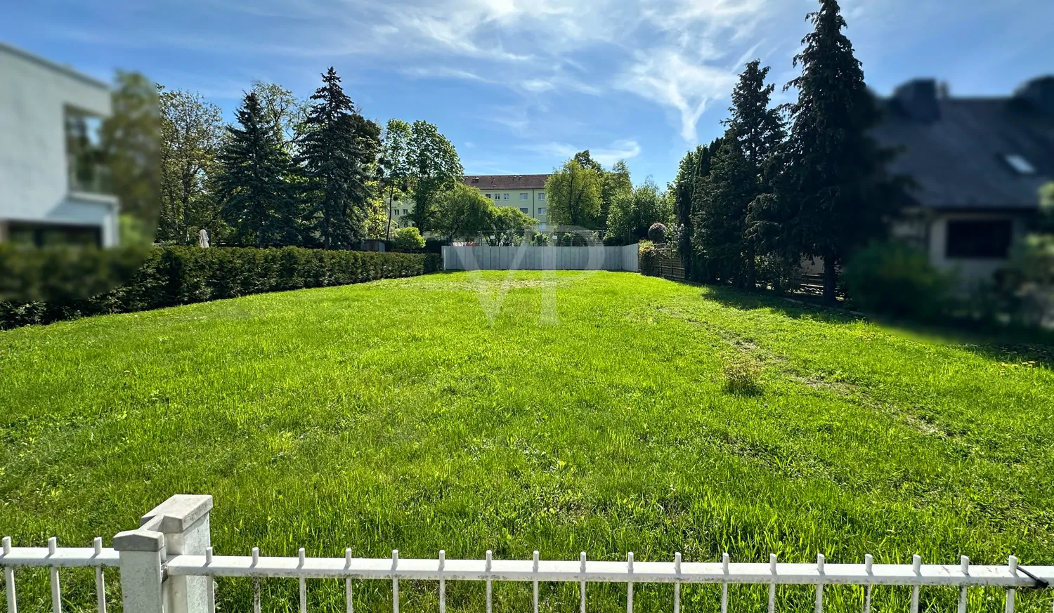 Blick ins Grundstück