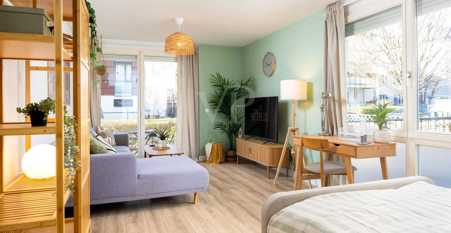 Raumüberblick Wohn- und Schlafzimmer