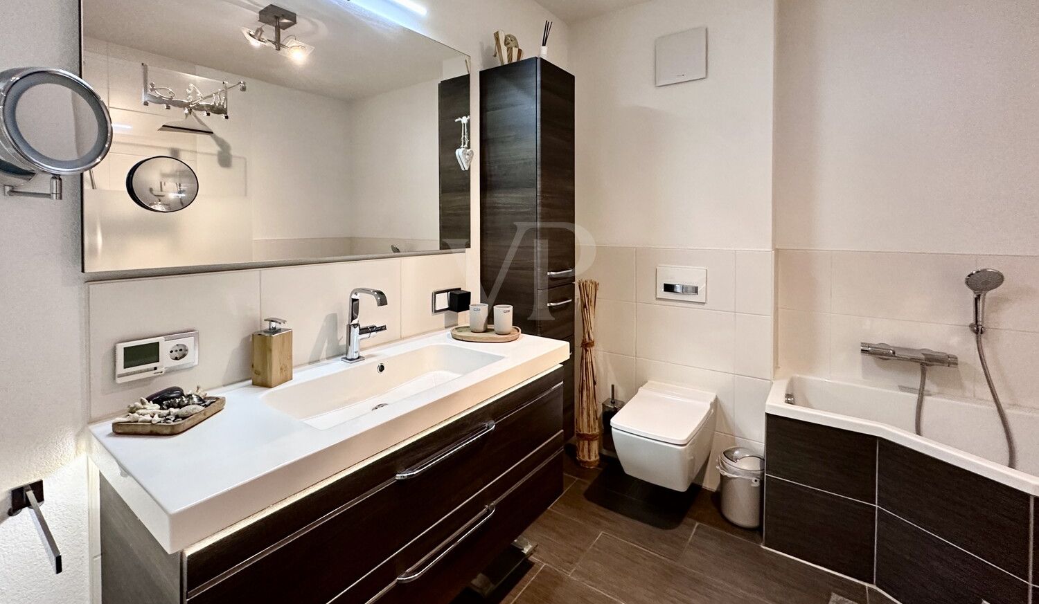neuwertiges Bad inkl. Badewanne