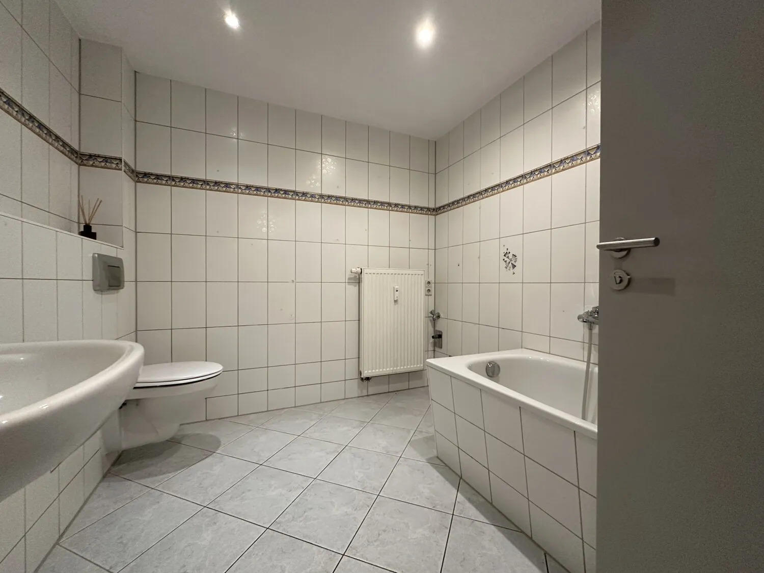 Badezimmer mit Badewanne