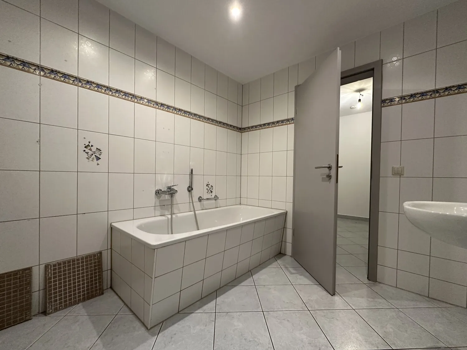 Badezimmer mit Badewanne