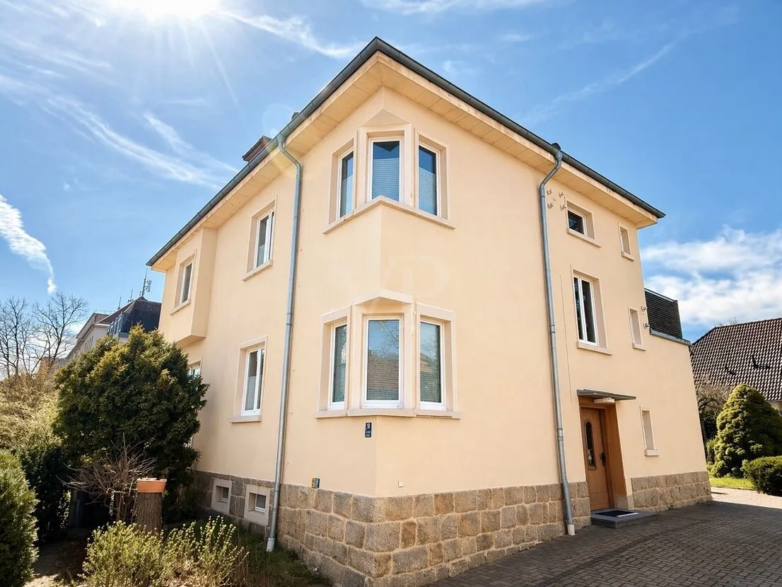 Außenansicht mit KI-generierter, neuer Fassade