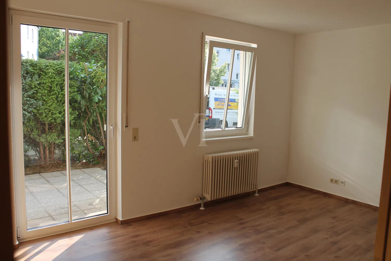 Wohnzimmer mit Zugang zur Terrasse