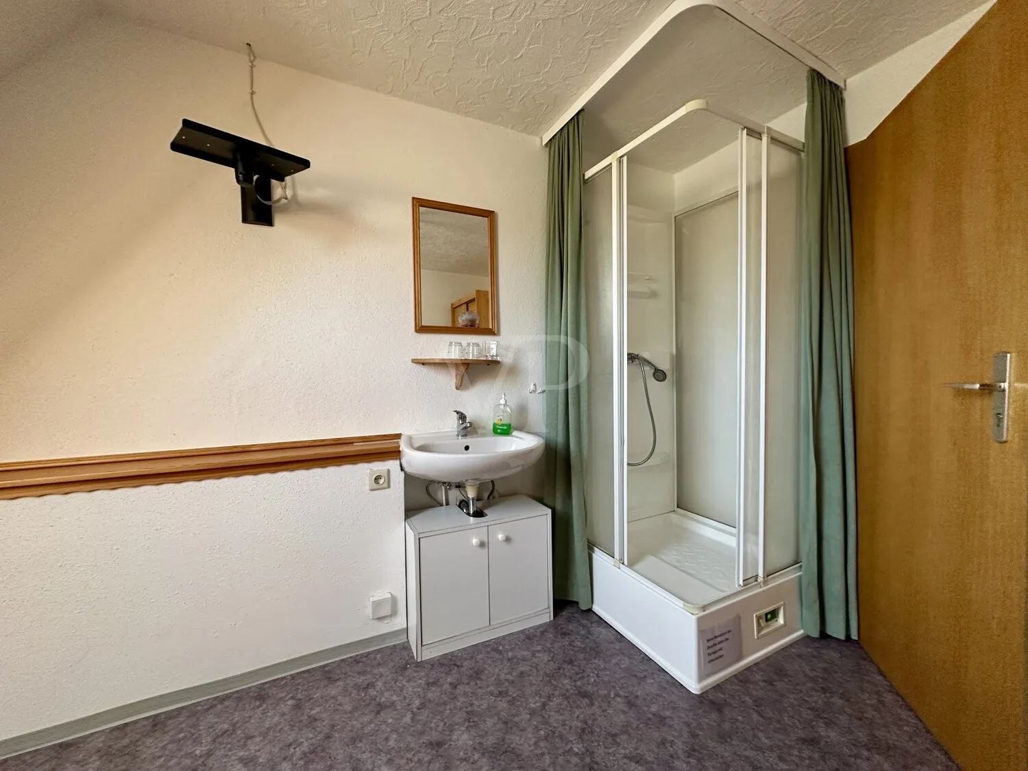 Einrichtung eines der Gästezimmer im Obergeschoss