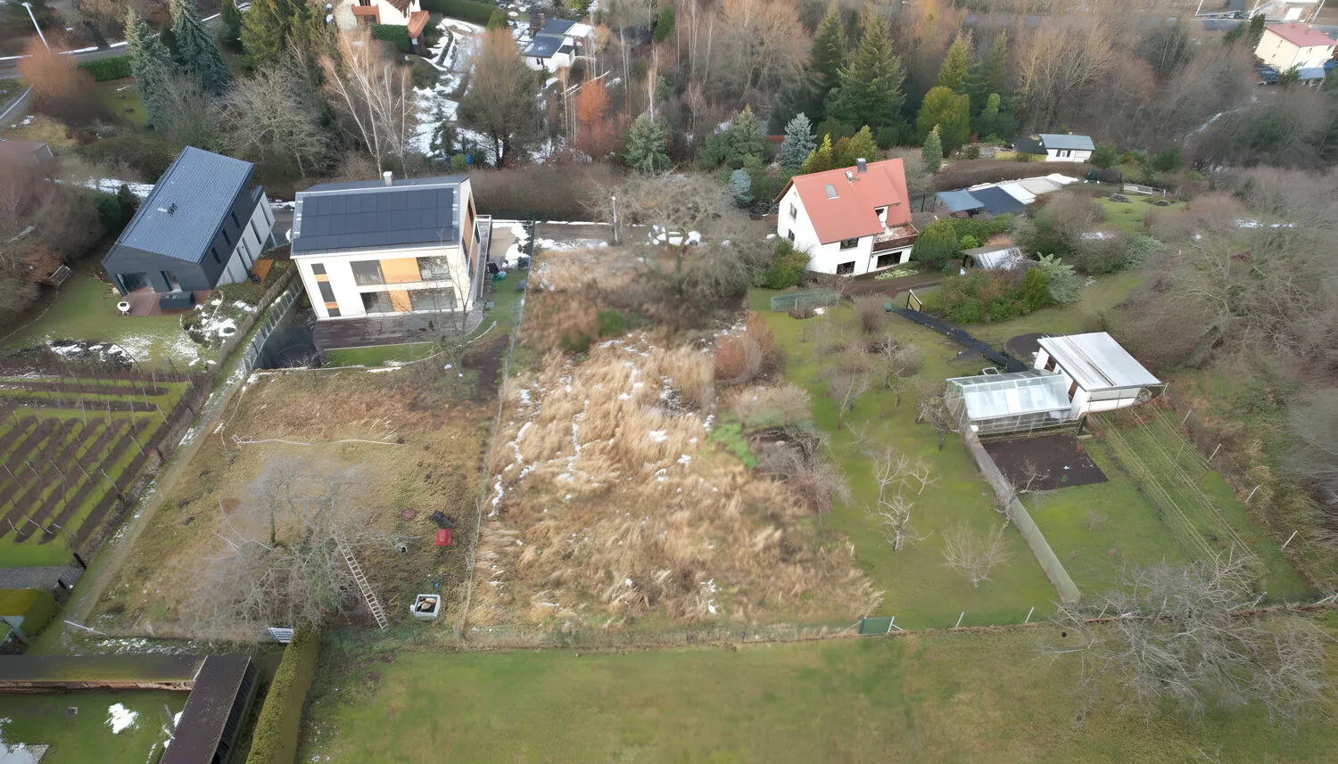 Blick von oben auf das Grundstück